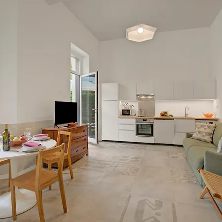 Apartment & Relax With Terrace - Happy